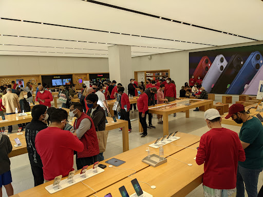 Apple Century City - Thumbnail