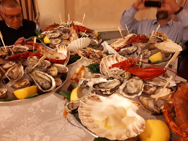 Pesce Crudo e Plateau Royal by Ristorante San Pietro