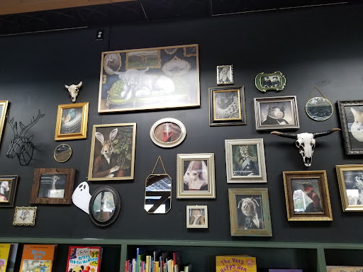 Goodwill Bookstore - Visual