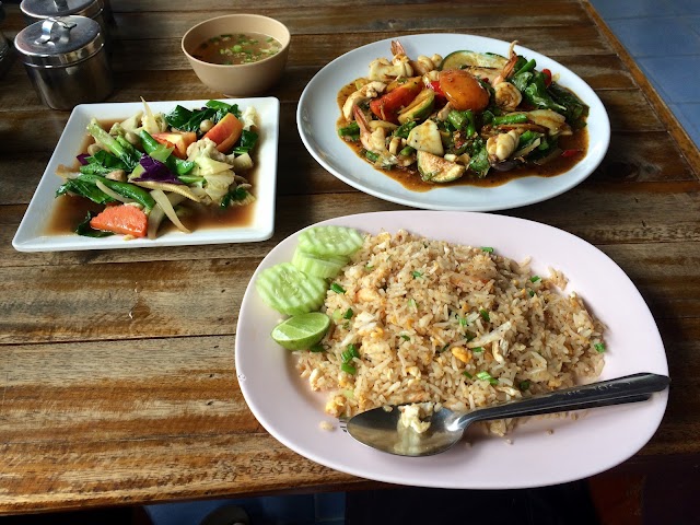 MOO Restaurant (หมู อาหารไทย)