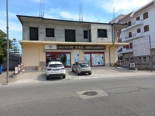 Lucia's Shoes Outlet