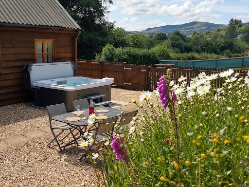 Seven Stars Self Catering - Holiday Lodge with HOT TUB SPA !