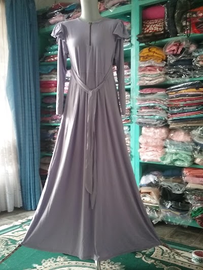 Photos of Aghniya Busana