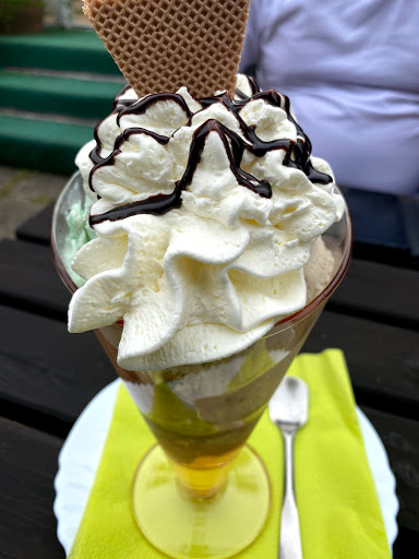 Ackermanns Eiscafe - Visual