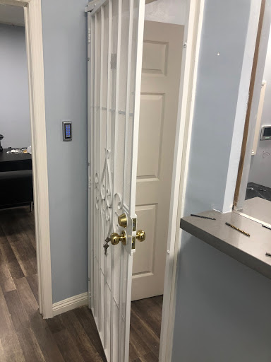 Fat Locksmith - Los Angeles - Thumbnail