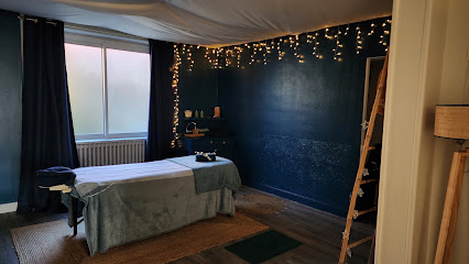 À la Croisée des Étoiles. Praticienne certifié en Massages Bien-Être et Énergétique. Fasciathérapie Myofascial. Access Bars®️
