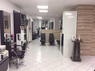 Photo n°2 de Intemporelle Coiffure à Monistrol-sur-Loire (Salon de coiffure)