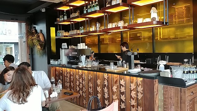 Supanniga Eating Room x Roots Coffee, Tha Tien : ห้องทานข้าวสุพรรณิการ์, ท่าเตียน