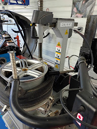 Photo n°25 de Mj Pneu à Les Hays (Magasin de pneus)