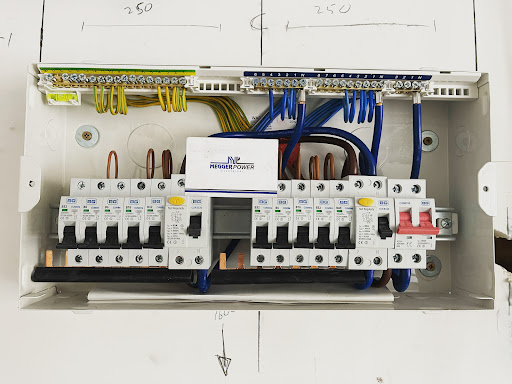 Mo Power Electrical - Visual
