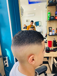 Photo n°19 de GN13 COIFFURE à Paris (Salon de coiffure)