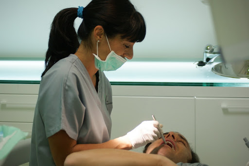 Clinica Dental Dr. Ramón Soto-Yarritu | 𝐈𝐦𝐩𝐥𝐚𝐧𝐭𝐨𝐥𝐨𝐠𝐢́𝐚 𝐃𝐞𝐧𝐭𝐚𝐥 𝐂𝐞𝐚 𝐁𝐞𝐫𝐦𝐮́𝐝𝐞𝐳
