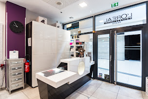 Photo n°11 de Salon Passionnée Coiffure à Saint-Louis (Salon de coiffure)