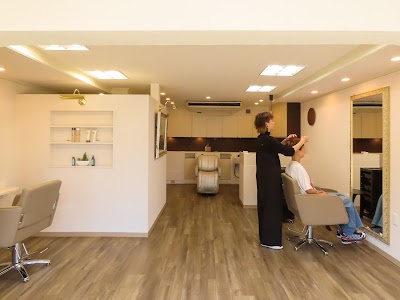 美容室 Your Stylist Karly（カーリィ）