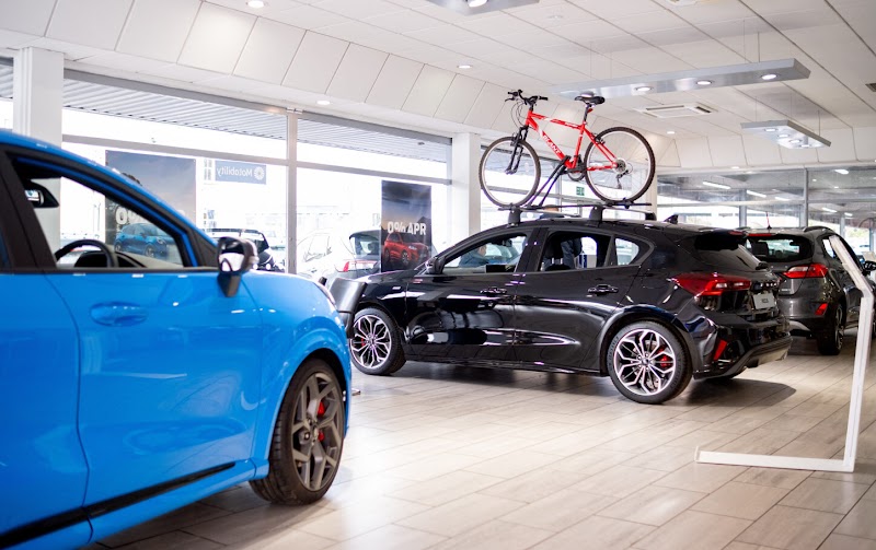 Hendy Ford Redhill photo 3