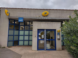 Photo n°2 de La Poste - Centre d’examen du code de la route à Istres (École technique)