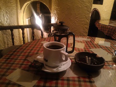Photos of Bijan Caf&eacute;