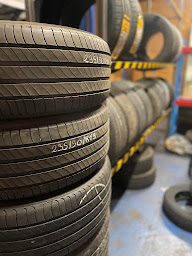 Photo n°4 de L’Atelier Du Pneu - Pneus Occasion & neuf / Parallélisme à Corbeil-Essonnes (Magasin de pneus)