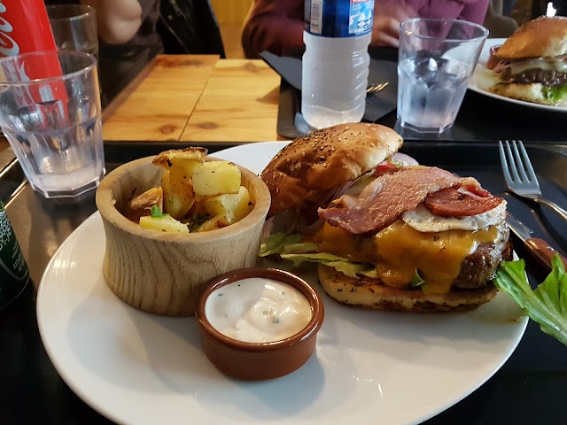 THESEE Mayassi (Burgers Maison)