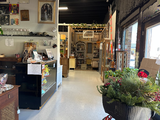 Fox Antique Mall - Thumbnail