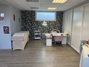 Photo n°27 de Sun’Nails à Saint-Clair-sur-l'Elle (Salon de manucure)