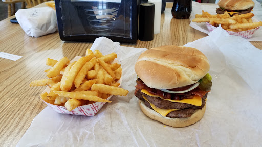 The Bait Tackle and Grill at Goose Pond Gallery - United States
