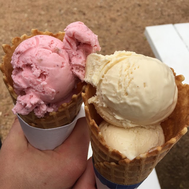 Manolis Ice Cream Pastries & Cakes