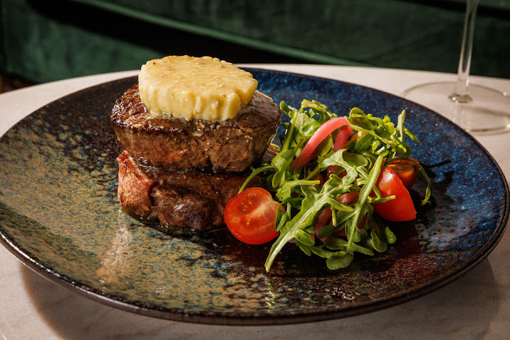 Elaine's Cocktail Kitchen by null