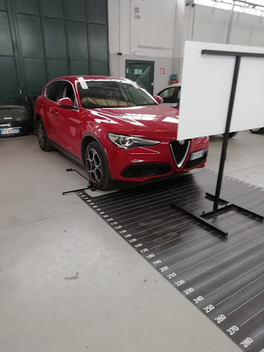 SOSTITUZIONE VETRI AUTO A DOMICILIO - Thumbnail