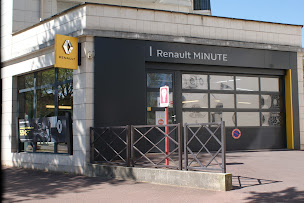 Photo n°2 de RENAULT Garage Le Village Antony Site Renault minute à Antony (Vendeur de voitures d'occasion)