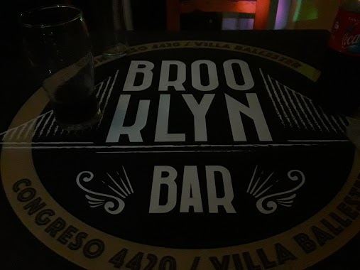 Brooklyn Bar, Author: Luis Lettinich