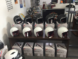 Photo n°22 de Au2roo Narbonne Atelier & Concessionnaire : CFMOTO, ZONTES, DIRT KAYO, ARCHIVE, TNT MOTOR scooter 50cc à Narbonne (Atelier de réparation de véhicules de loisirs)