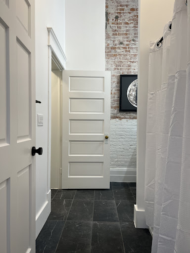 Four Eleven Suites - North Unit - Thumbnail