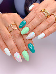 Photo n°9 de Izabella Valentin Nails à Ville-d'Avray (Institut de beauté)