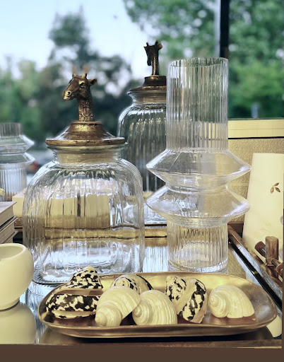 The Interior Designer - Thumbnail