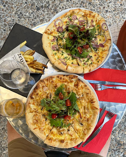 Photo 4 - COSMIQ Pizza - Burger