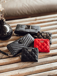 Photo n°16 de Ecrin Maroquinerie et Chaussures à Borgo (Magasin de sacs et bagages)