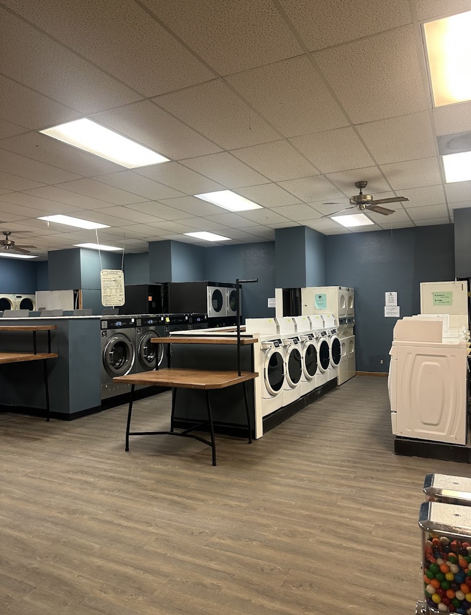 Suds City Depoe Convenience Store and Laundromat laundromat interior in Salem, OR