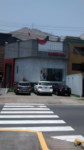 Ysique Saloon 3