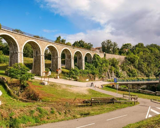 Photo de Maison de la Besse - Gîte de charme en Ardèche à Peaugres (07340)