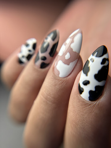 Warm And Fuzzy Nails interior view