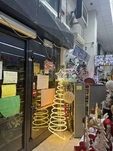 Kin Kin Store