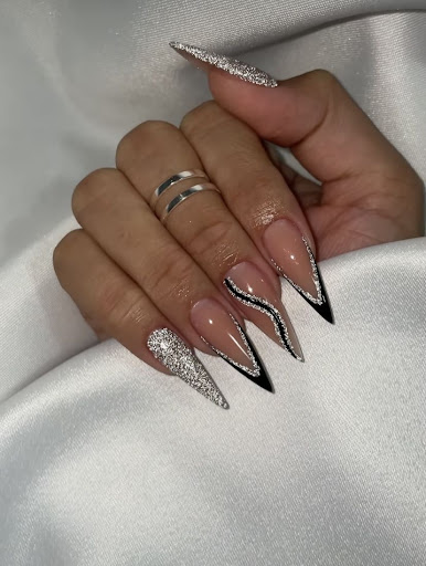 Lia’s Nail - Visual