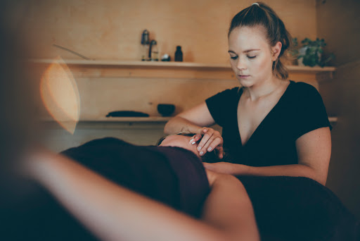 Holistique Sport and Complementary Massage Therapies
