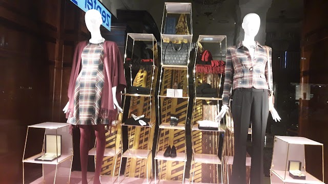 Abercrombie & Fitch (with abercrombie kids)
