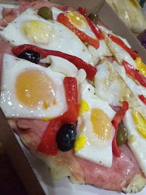 Pizzería Juancito, Author: Julianna Salma