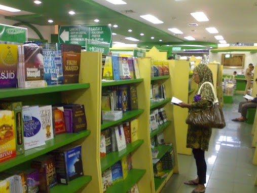 Walisongo Bookstore, Author: Husnul Em