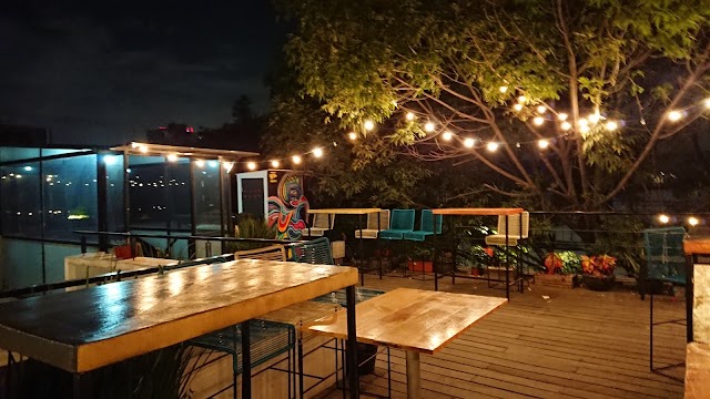 METRO Boutique Hostal