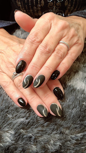 LV Nails - spa pedicure - Thumbnail