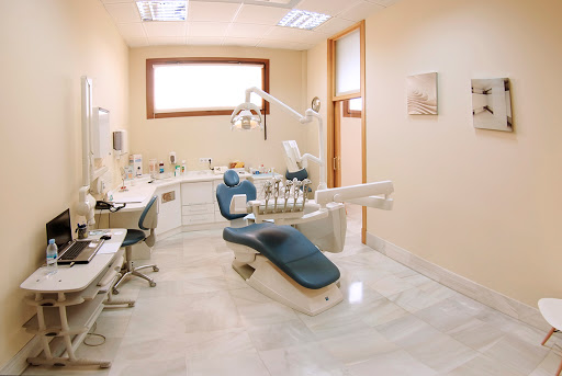 Clínica Dental J. Queraltó | Dentista en Bormujos